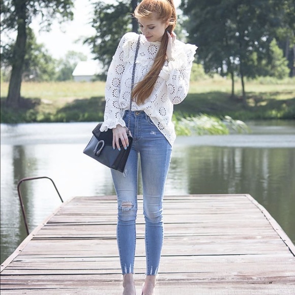 BLOGGERS FAVORITE ZARA Die Cut Embroidered Blouse - Picture 7 of 8